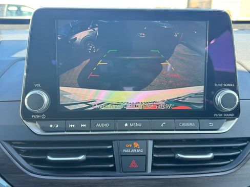 Used 2025 Nissan Altima 2.5 SV FWD image 21