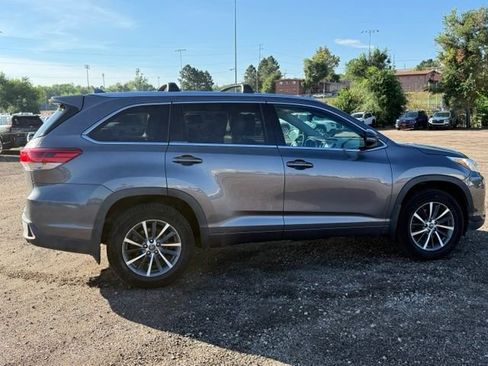 Used 2017 Toyota Highlander XLE AWD/4WD image 7