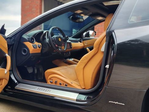 Used 2016 Ferrari FF image 14