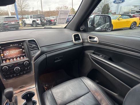 Used 2017 Jeep Grand Cherokee Limited image 11
