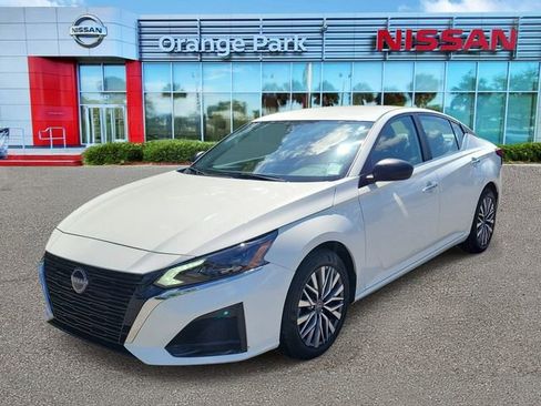 Used 2025 Nissan Altima 2.5 SV FWD image 4
