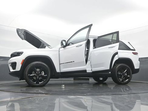 New 2025 Jeep Grand Cherokee Altitude image 59