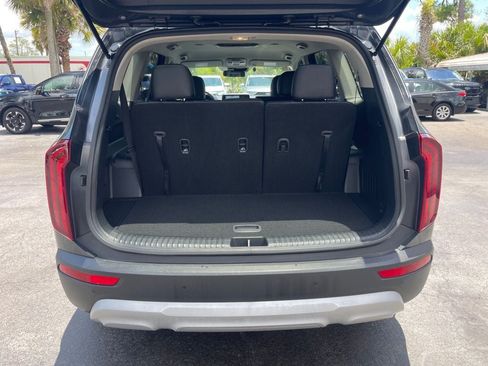 Used 2022 Kia Telluride LX AWD/4WD image 5