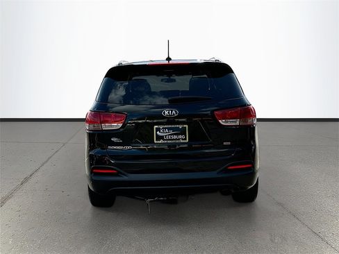 Used 2017 Kia Sorento LX image 6