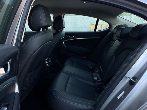 Used 2025 Genesis G70 2.5T image 12