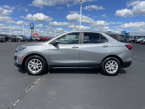 Used 2023 Chevrolet Equinox LT FWD image 2