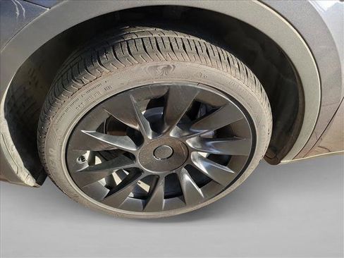 Used 2023 Tesla Model Y Long Range AWD/4WD image 9
