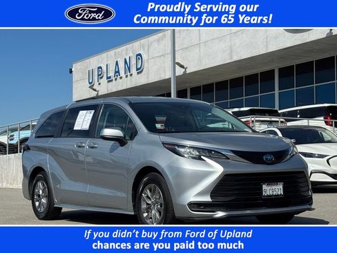 Used 2022 Toyota Sienna LE image 1