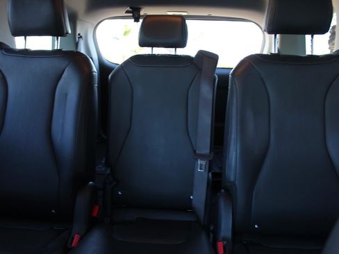 Certified 2025 Kia Carnival image 30