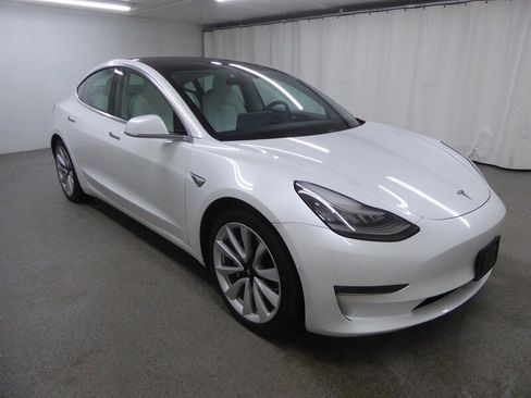 Used 2020 Tesla Model 3 Long Range image 1