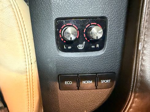 Used 2015 Toyota Avalon XLE image 48