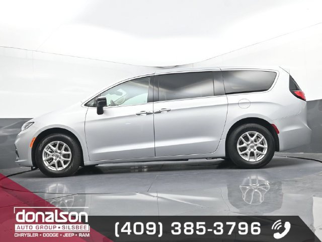 Used 2024 Chrysler Pacifica Touring-L FWD image 15