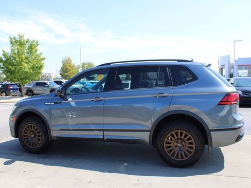 Used 2022 Volkswagen Tiguan SE R-Line image 4