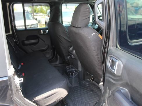 Used 2018 Jeep Wrangler Unlimited Sport S AWD/4WD image 16