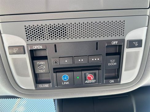 Used 2017 Acura TLX w/ Technology Package FWD image 25