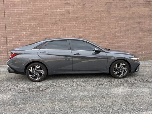 Used 2025 Hyundai Elantra SEL image 6