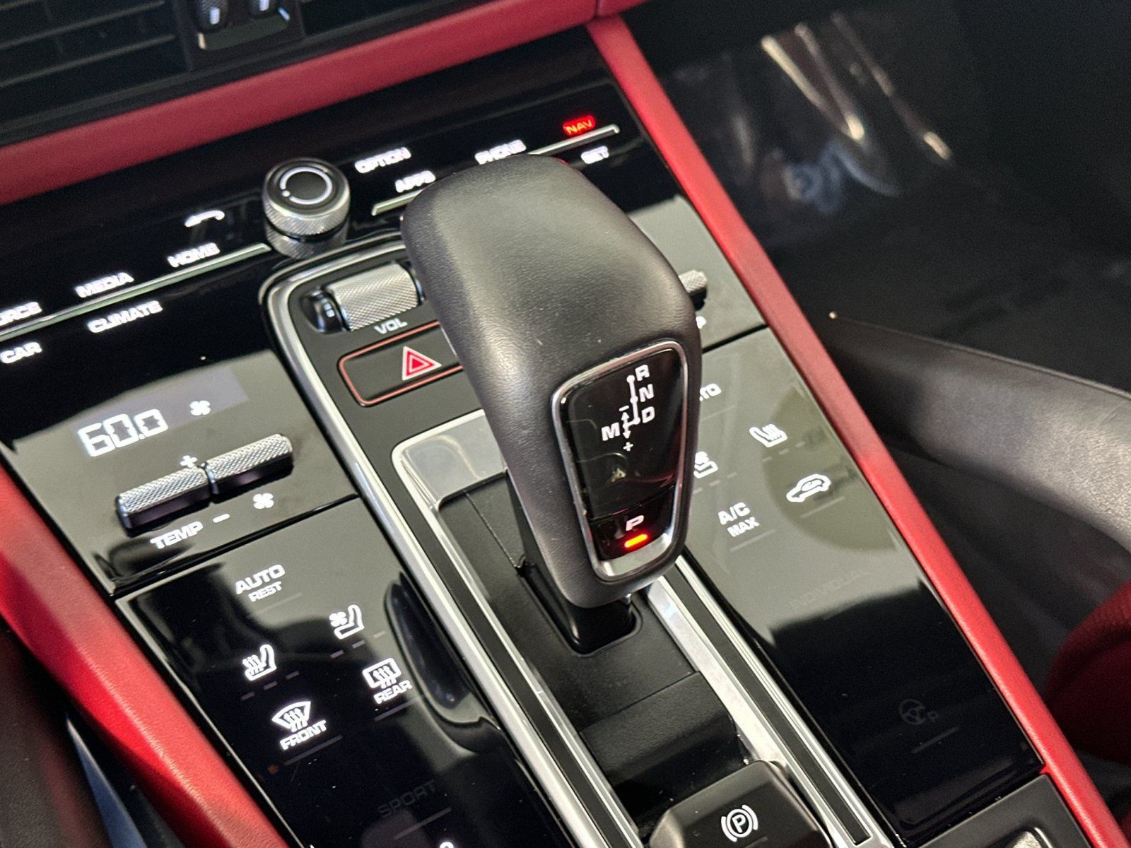 Certified 2022 Porsche Cayenne Turbo AWD/4WD image 26