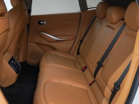 Used 2021 Aston Martin DBX image 18