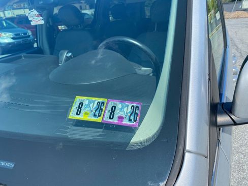 Used 2009 Volkswagen Routan SEL image 9