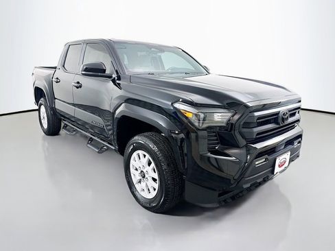 Certified 2026 Toyota Tacoma SR5 AWD/4WD image 3