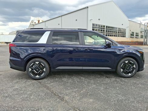 New 2026 Kia Carnival EX FWD image 9