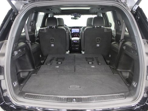 Used 2024 Jeep Grand Cherokee L Limited w/ Luxury Tech Group II image 9