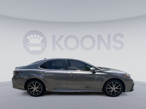 Used 2024 Toyota Camry SE FWD image 8