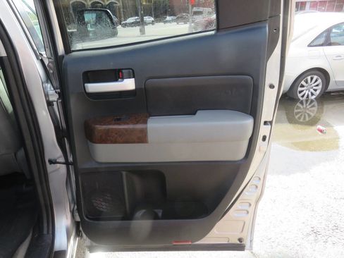 Used 2010 Toyota Tundra Limited image 28