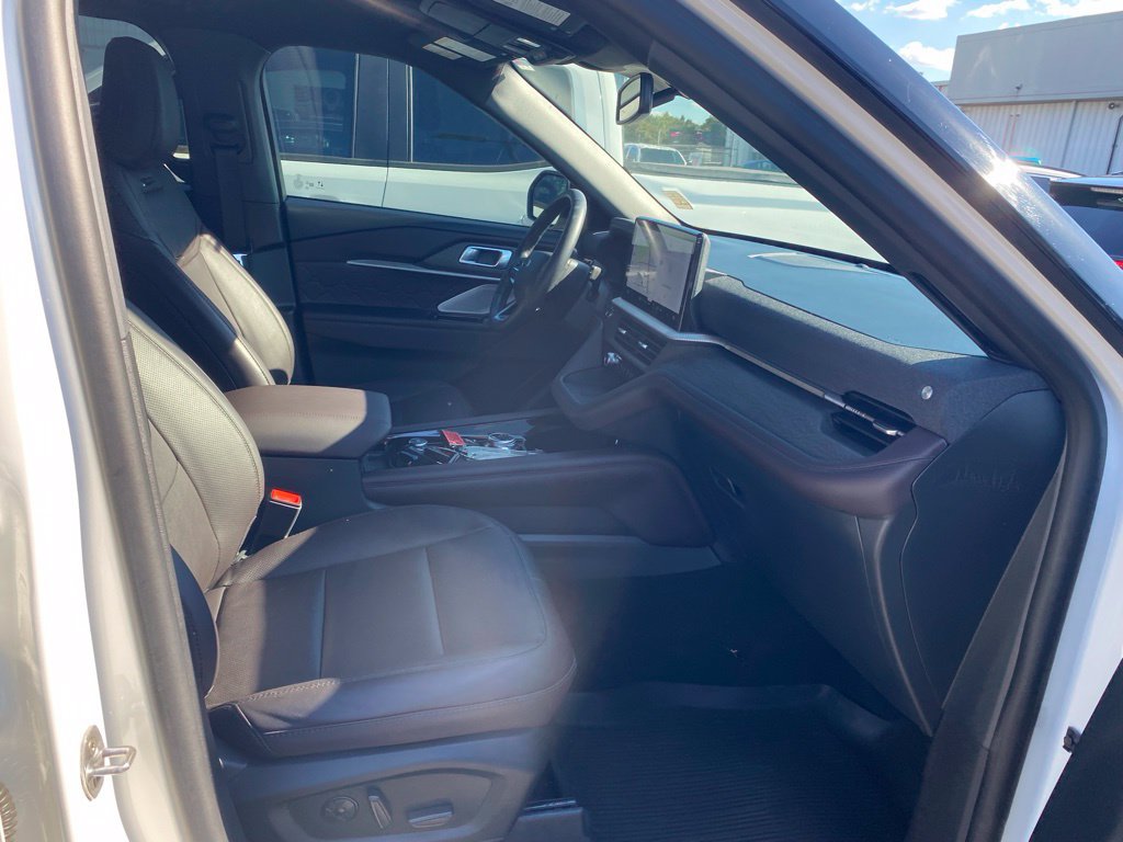 Used 2025 Ford Explorer Platinum w/ Ultimate Package RWD image 16