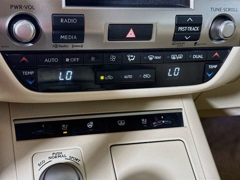 Used 2014 Lexus ES 350 w/ Luxury Package FWD image 16