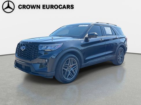 Used 2025 Ford Explorer ST-Line w/ Premium Package image 2