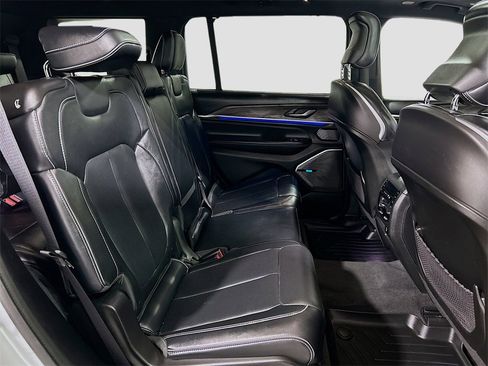 Used 2022 Jeep Grand Cherokee L Overland w/ Advanced Protech Group III image 28