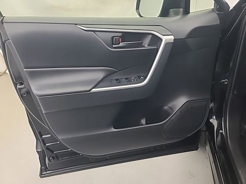 Used 2019 Toyota RAV4 LE w/ Carpet Mat Package AWD/4WD image 21