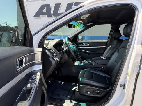 Used 2017 Ford Explorer XLT w/ Equipment Group 202A FWD image 9