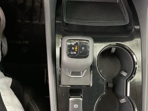 Used 2025 Nissan Rogue SV FWD image 21