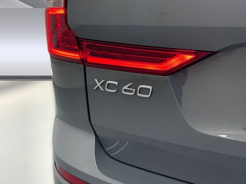 Used 2023 Volvo XC60 B5 Plus image 11