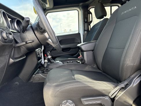 Used 2019 Jeep Wrangler Unlimited Sahara image 17