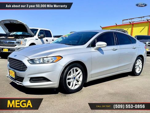 Used 2016 Ford Fusion SE FWD image 2
