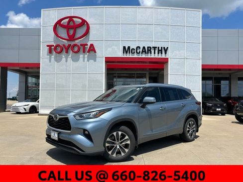 Used 2020 Toyota Highlander XLE AWD/4WD image 1