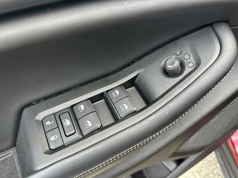 Used 2025 Jeep Grand Cherokee Altitude AWD/4WD image 15