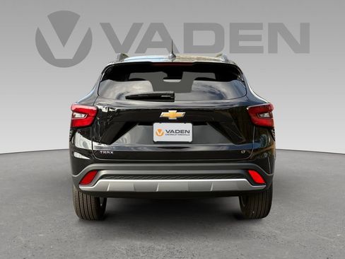 Used 2025 Chevrolet Trax LT w/ LT Convenience Package FWD image 19