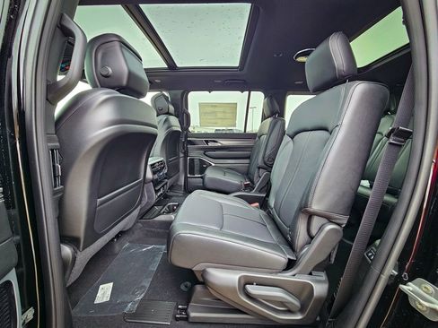 New 2026 Jeep Grand Wagoneer Limited image 34