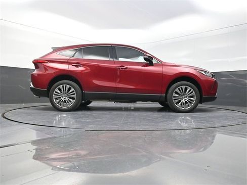 Used 2024 Toyota Venza XLE image 34