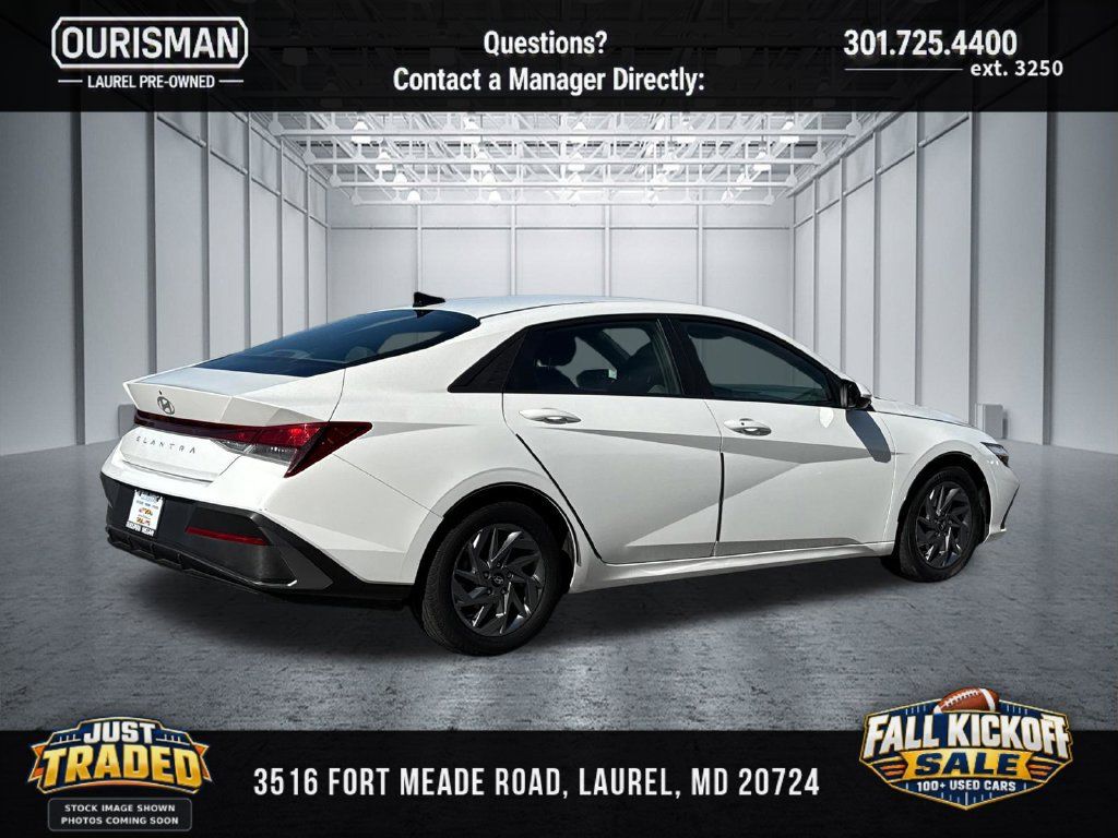 Used 2024 Hyundai Elantra SEL FWD image 2