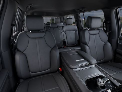 New 2026 Jeep Grand Wagoneer 4WD w/ 8-Passenger Seating Package image 17