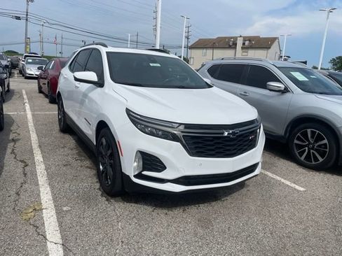 Used 2022 Chevrolet Equinox RS w/ Infotainment Package FWD image 3