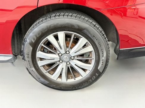 Used 2018 Nissan Pathfinder SV AWD/4WD image 11