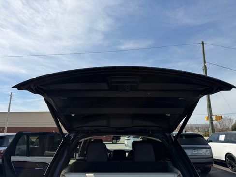 Used 2024 Land Rover Range Rover Long Wheelbase SE image 14