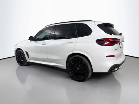 Used 2024 BMW X5 xDrive40i w/ M Sport Package AWD/4WD image 7