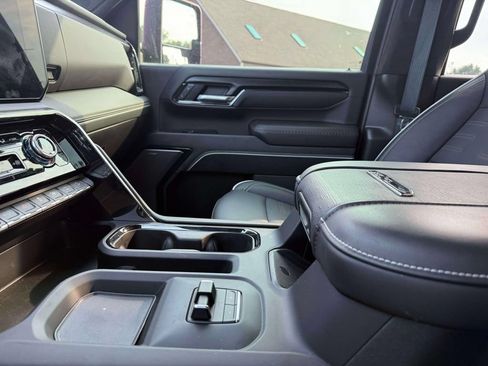 Used 2025 GMC Sierra 2500 AT4X AWD/4WD image 26